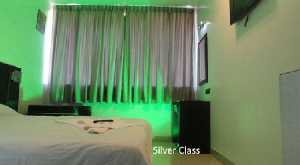 Hotel T.A.P. Gold Crest Μπανγκαλόρ Δωμάτιο φωτογραφία